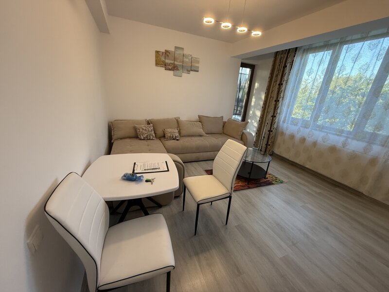 Pod Constanta, Mega Image, mobilat.