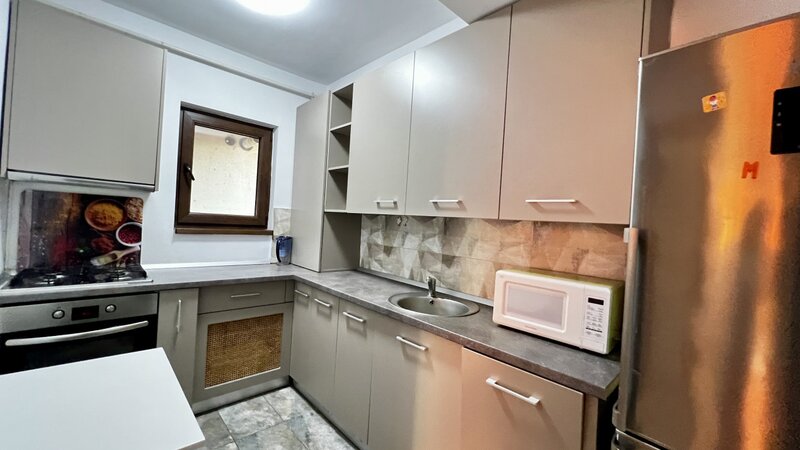 Pod Constanta, Mega Image, mobilat.